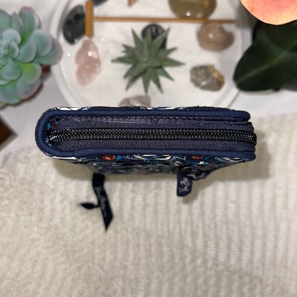 Vera Bradley RFID Navy Blue White Coral Quilted Large Turnlock Wallet - Picture 7 of 11